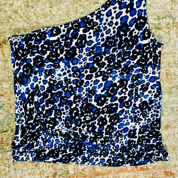 💥CLEARANCE 1Shoulder Leopard Top AccentAppliqué shoulder pretty! - Picture 2 of 5